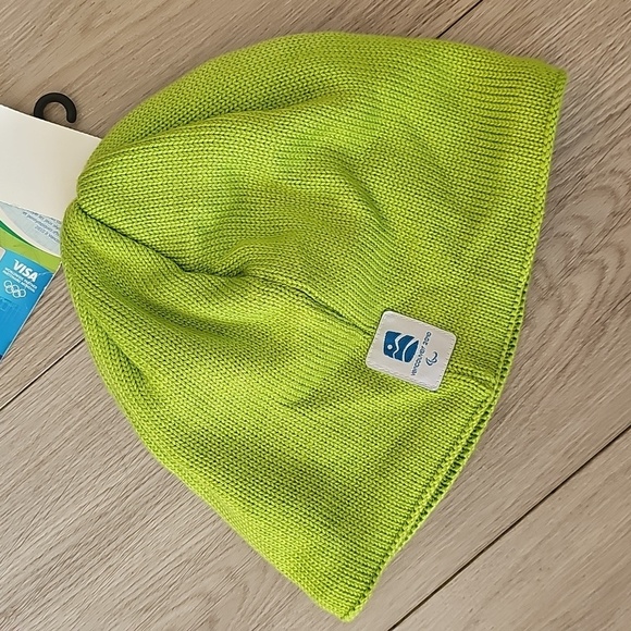 NWT 2010 Canada Olympics Kootenay Knitting Sumi Mascot Beanie, Youth Size - Picture 9 of 10